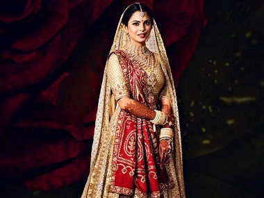 Isha Ambani wears mother Nita's 35-year-old wedding saree for her marriage ceremony Isha Ambani wears mother Nita's 35-year-old wedding saree for her marriage ceremony