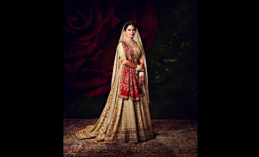 Isha Ambani wears mother Nita's 35-year-old wedding saree for her ...