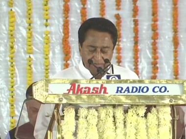 Kamal Nath takes oath as Madhya Pradesh chief minister in Bhopal; Manmohan Singh, HD Deve Gowda in attendance Kamal Nath takes oath as Madhya Pradesh chief minister in Bhopal; Manmohan Singh, HD Deve Gowda in attendance