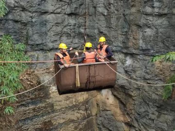 'Will not abandon' rescue of Meghalaya miners: Centre, Meghalaya govt assure SC day after navy suspends ops