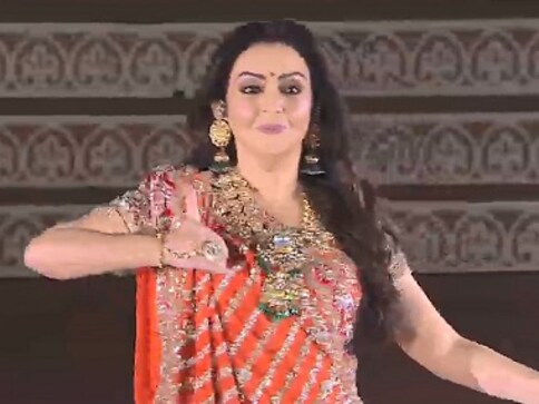 Isha-Anand wedding: Nita Ambani dances to 'Madhurashtakam' at couple's sangeet ceremony Isha-Anand wedding: Nita Ambani dances to 'Madhurashtakam' at couple's sangeet ceremony