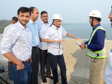 'Inspiring' Manohar Parrikar's photo with a tube running through his nose draws sharp criticism on social media; Twitterati tells netas to stop politicking 'Inspiring' Manohar Parrikar's photo with a tube running through his nose draws sharp criticism on social media; Twitterati tells netas to stop politicking