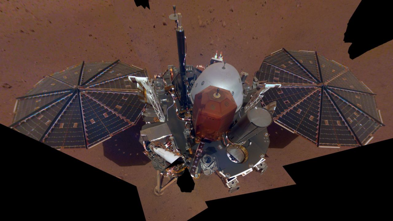 NASA’s InSight lander snaps its selfie on Mars using its robotic arm from above NASA’s InSight lander snaps its selfie on Mars using its robotic arm from above