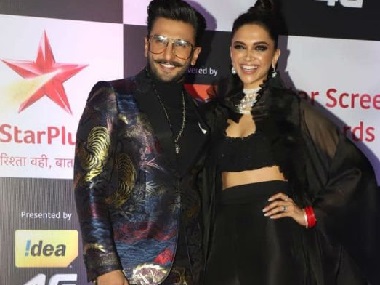 Star Screen Awards 2018: Deepika Padukone tears up at Ranveer Singh's best actor acceptance speech Star Screen Awards 2018: Deepika Padukone tears up at Ranveer Singh's best actor acceptance speech