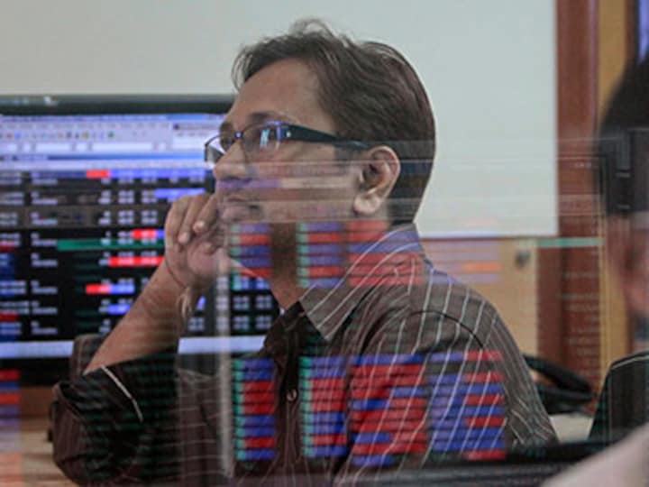 Markets open flat: Sensex, Nifty subdued as economic package fails to enthuse; Rupee high in early trade