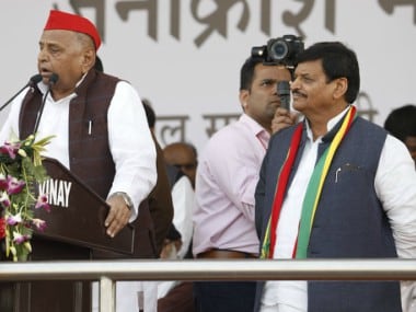 Samajwadi Party founder Mulayam Singh Yadav and Pragatisheel Samajwadi Party-Lohia (PSPL) chief Shivpal Singh at the rally. Twitter/@shivpalsinghyad