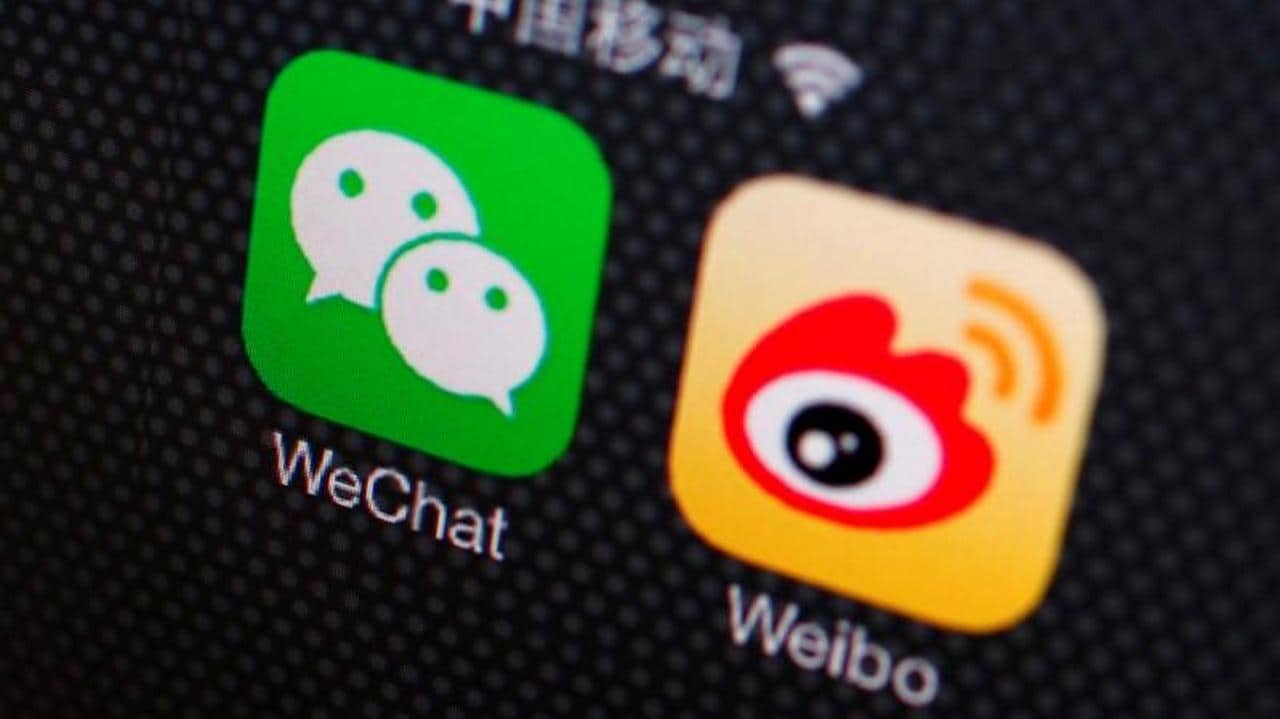 FILE PHOTO: Icons of WeChat and Weibo apps are seen on a smartphone in this picture illustration taken December 5, 2013. REUTERS/Petar Kujundzic