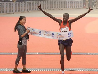 Mumbai Marathon 2019: Cosmas Lagat bags title with second-best time in race history; Worknesh Alemu tops women's field Mumbai Marathon 2019: Cosmas Lagat bags title with second-best time in race history; Worknesh Alemu tops women's field