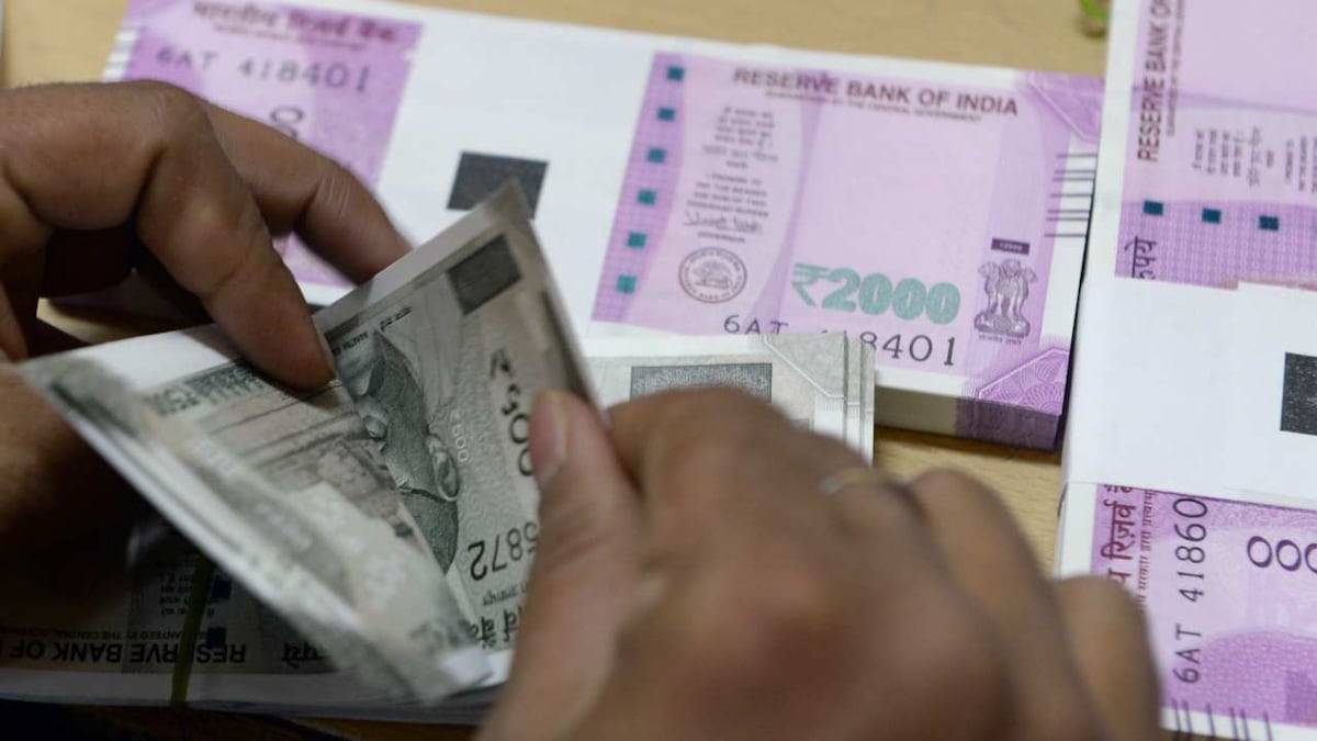 Rupee slips 7 paise to 74.53 against US dollar in early trade