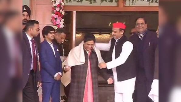 On her birthday, Mayawati meets Akhilesh Yadav at her home; asks workers to ensure win for SP-BSP alliance in Lok Sabha polls