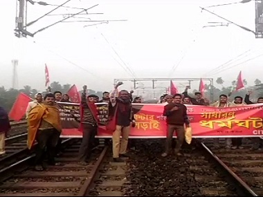 Bharat bandh: Transport workers join trade union strike demanding minimum wage; schools shut in Karnataka; protests in Bengal, Odisha, Assam Bharat bandh: Transport workers join trade union strike demanding minimum wage; schools shut in Karnataka; protests in Bengal, Odisha, Assam