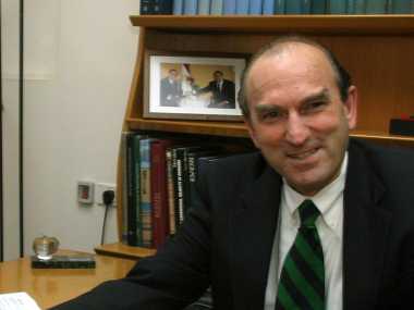 US appoints Elliot Abram, who ran Ronald Reagan's anti-communist campaigns, as envoy to 'restore democracy' in Venezuela US appoints Elliot Abram, who ran Ronald Reagan's anti-communist campaigns, as envoy to 'restore democracy' in Venezuela