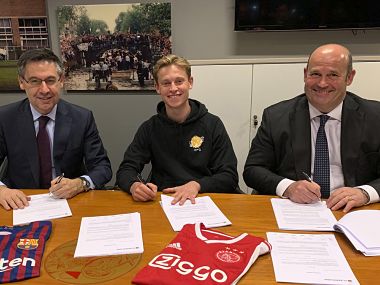 La Liga: Barcelona sign highly-rated midfielder Frenkie de Jong from Ajax; Dutch starlet to join club in summer La Liga: Barcelona sign highly-rated midfielder Frenkie de Jong from Ajax; Dutch starlet to join club in summer