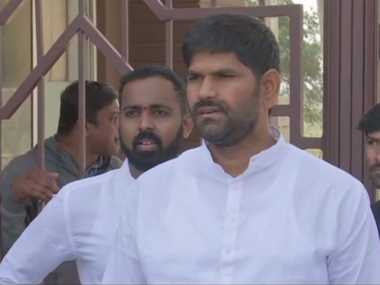 Karnataka Congress MLA JN Ganesh, facing legal action for assaulting MLA Anand Singh, blames him for purported Facebook post Karnataka Congress MLA JN Ganesh, facing legal action for assaulting MLA Anand Singh, blames him for purported Facebook post