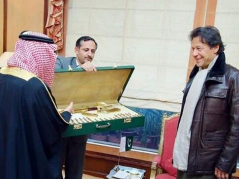 Between golden Kalashnikov and bankruptcy: Pakistan will benefit from Saudi aid, but will likely lose Iran in process Between golden Kalashnikov and bankruptcy: Pakistan will benefit from Saudi aid, but will likely lose Iran in process
