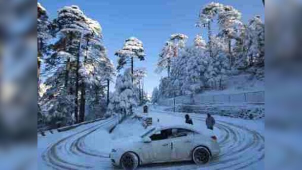 Heavy snowfall results in cancellations of 15 flights to Srinagar; Jammu-Srinagar highway closed after landslides
