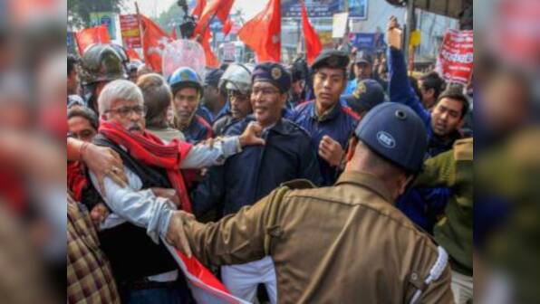 Day two of all-India strike: Kolkata students injured after agitators pelt car with stones, amid sporadic violence all over Bengal