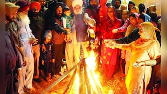 Happy Lohri 2022: Find wishes, greetings and messages to share with your loved ones