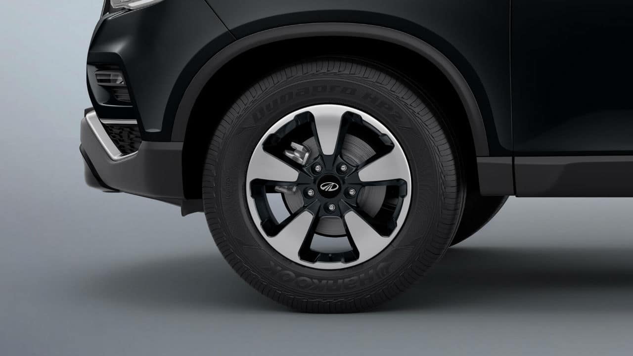 Mahindra Alturas G4 