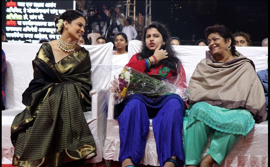 Rekha in a conversation with Saroj Khan. (Picture credit: Sachin Gokhale)