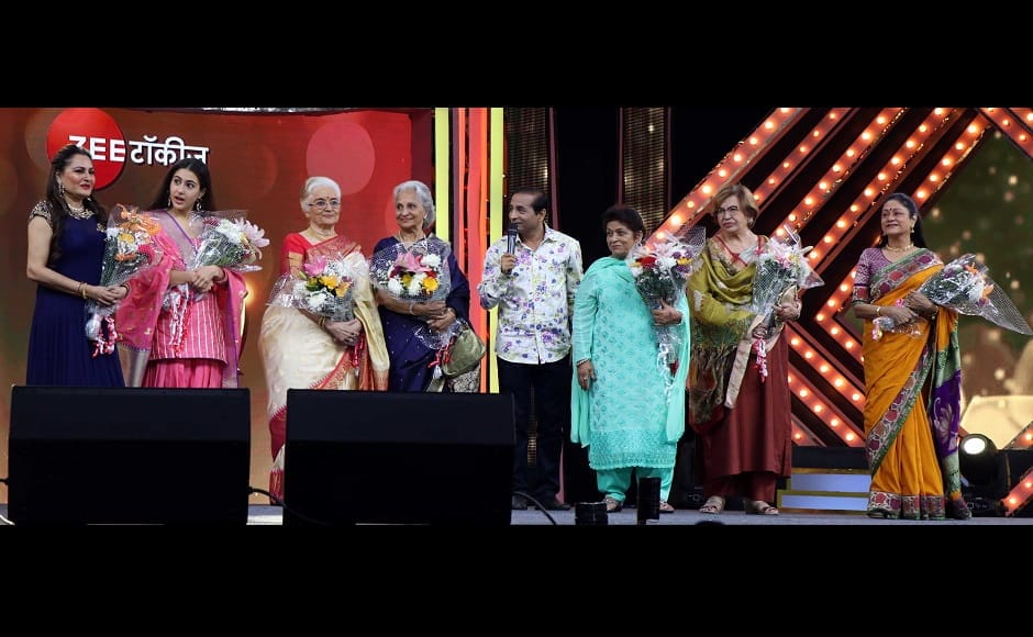 Sara Ali Khan shares stage with veteran actresss Waheeda Rehman, Helen and Asha Parekh. (Picture Credit: Sachin Gokhale)