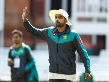 Mohammad Amir confessed to spot-fixing after Shahid Afridi slapped him, says former Pakistan all-rounder Abdul Razzaq Mohammad Amir confessed to spot-fixing after Shahid Afridi slapped him, says former Pakistan all-rounder Abdul Razzaq