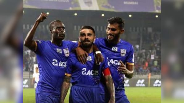 ISL 2018-19: Mumbai City FC end Bengaluru FC's unbeaten run with narrow victory to go top of the table
