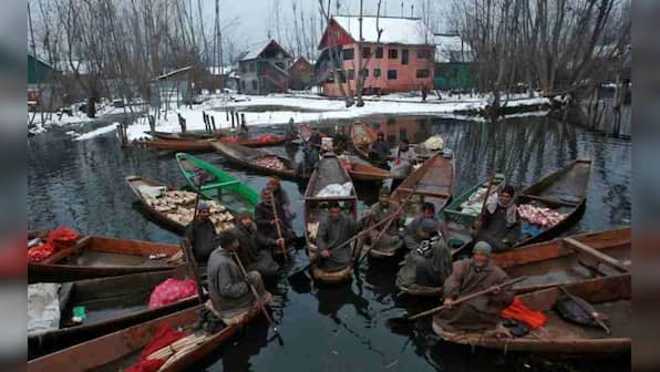 This Twitter thread on Srinagar's famous 'floating vegetable' market will leave you impressed