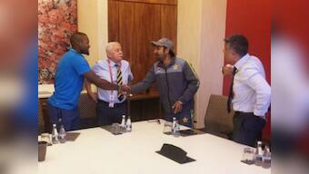 South Africa vs Pakistan: Sarfraz Ahmed meets Andile Phehlukwayo, apologises for racist remarks