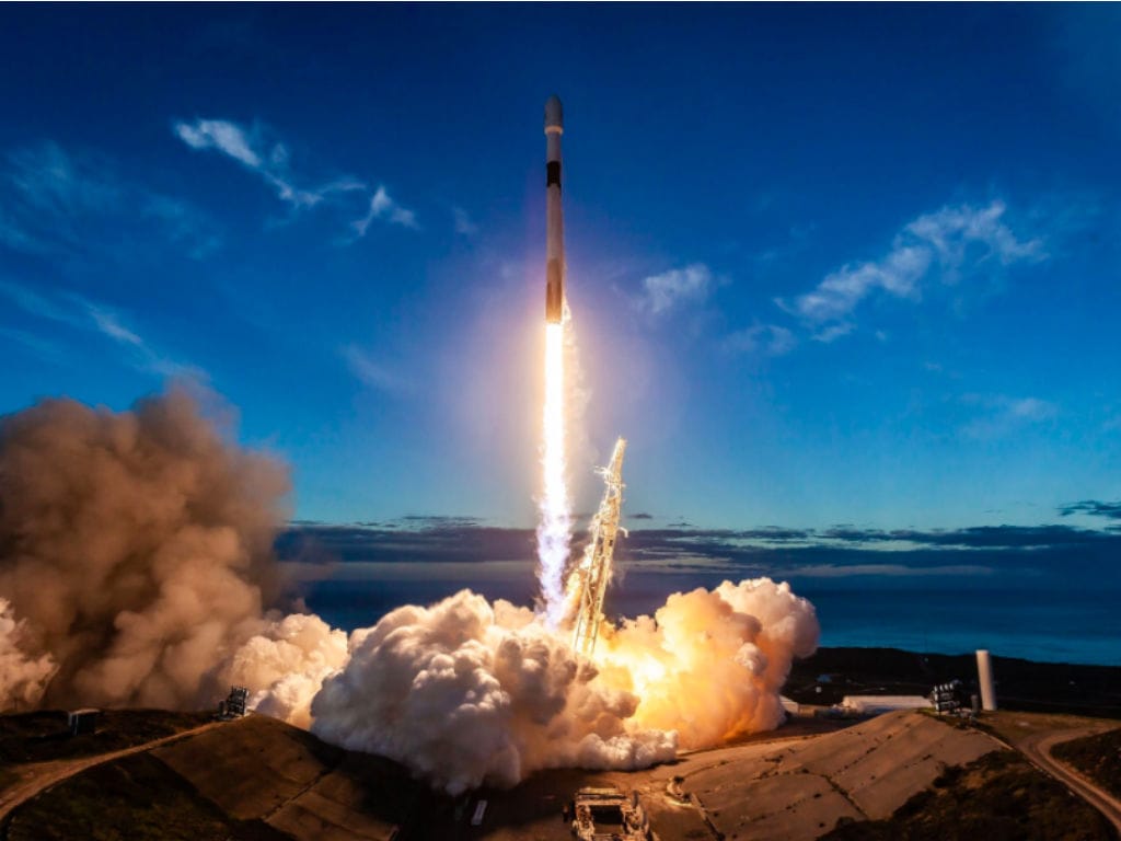 SpaceX Falcon 9 rocket blasts off; delivers 10 satellites ...