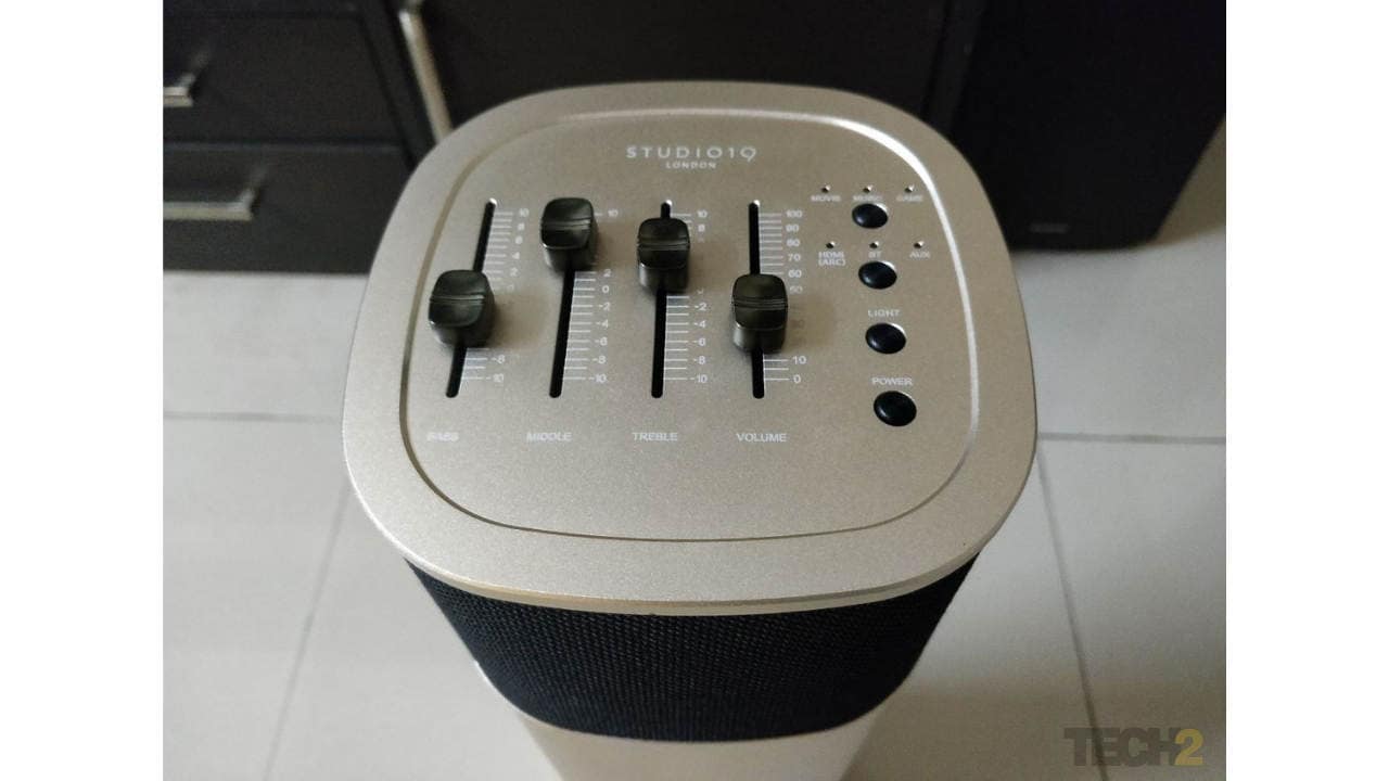 While this speaker sports a very modern look, there’s a dash of retro right on top. Image: Tech2/Ameya Dalvi