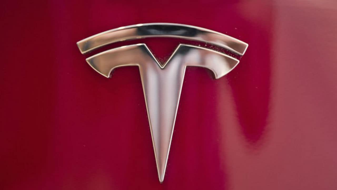 Tesla emblem on the back end of a Model S. Image: Tesla