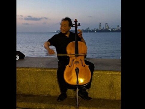 Watch: Grammy Award-winning cellist Yo-Yo Ma puts up impromptu gig at Marine Drive Watch: Grammy Award-winning cellist Yo-Yo Ma puts up impromptu gig at Marine Drive