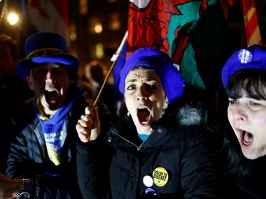 Brexit protestors build 'border wall' between Ireland, Northern Ireland to demonstrate unrest likely without deal Brexit protestors build 'border wall' between Ireland, Northern Ireland to demonstrate unrest likely without deal