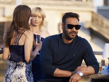 After Taanaji, Ajay Devgn's first look from Luv Ranjan's romantic comedy De De Pyaar De released After Taanaji, Ajay Devgn's first look from Luv Ranjan's romantic comedy De De Pyaar De released