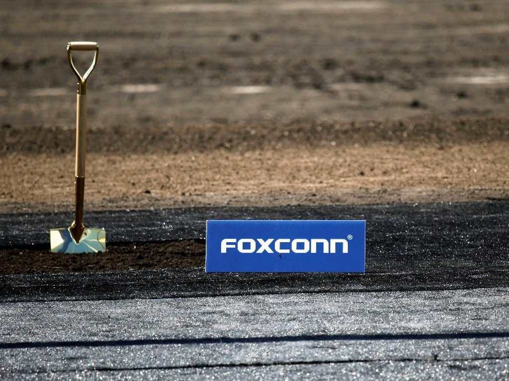 Foxconn may scale back plan to make LCD panels at billion Wisconsin factory