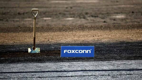 Foxconn may scale back plan to make LCD panels at $10 billion Wisconsin factory