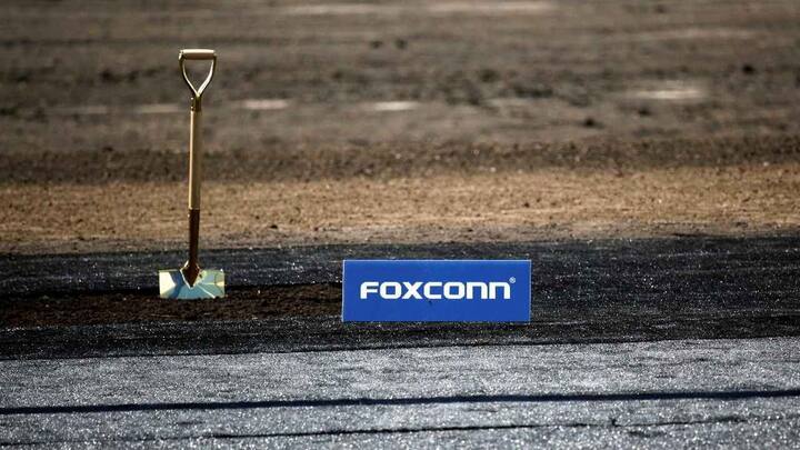 Foxconn may scale back plan to make LCD panels at $10 billion Wisconsin factory