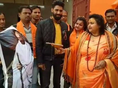 Hindu Mahasabha leader 'recreates' Mahatma Gandhi's assassination in Uttar Pradesh, garlands Nathuram Godse's statue Hindu Mahasabha leader 'recreates' Mahatma Gandhi's assassination in Uttar Pradesh, garlands Nathuram Godse's statue