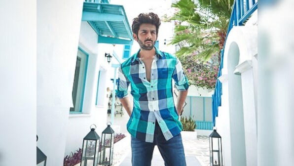 Kartik Aaryan to play veteran actor Sanjeev Kumar's role in remake of Pati, Patni aur Woh