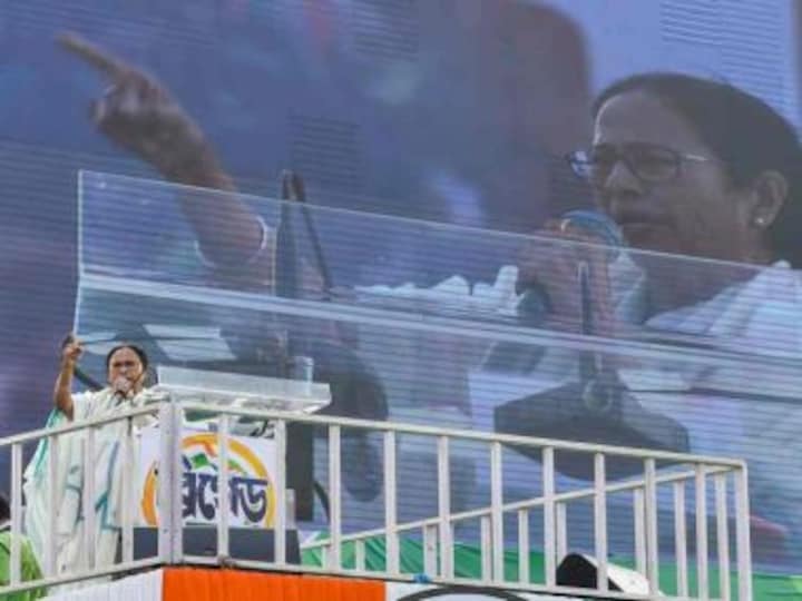 Mamata uses Kolkata rally to stake claim to 7, Lok Kalyan Marg, but will be lost cause if gathbandhan doesn't pick PM face