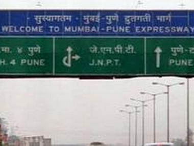 Four killed, three injured in accident on Mumbai-Pune Expressway; mishap occurred after truck jumped divider Four killed, three injured in accident on Mumbai-Pune Expressway; mishap occurred after truck jumped divider