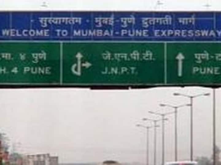 Four killed, three injured in accident on Mumbai-Pune Expressway; mishap occurred after truck jumped divider