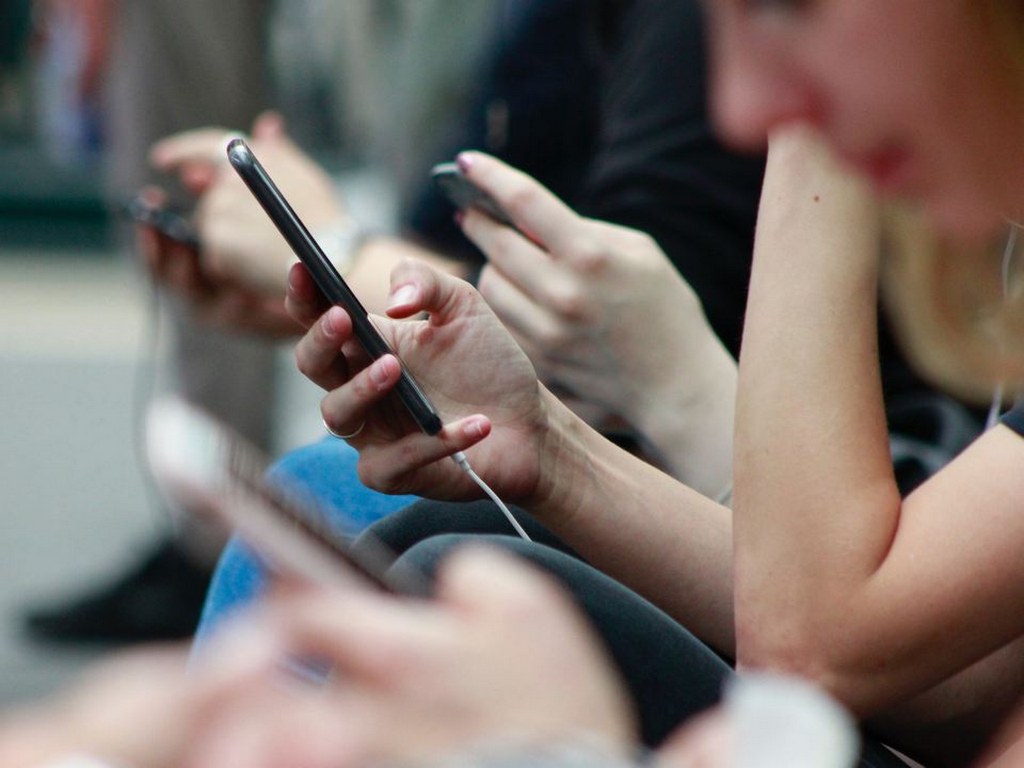 Joy Of Missing Out: Here's what's it like to live without internet and smartphone in 2019 Joy Of Missing Out: Here's what's it like to live without internet and smartphone in 2019