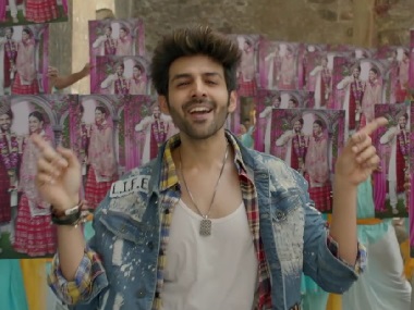 Luka Chuppi song 'Poster Lagwa Do' has Kartik Aaryan, Kriti Sanon groove to reprised version of '90s chartbuster Luka Chuppi song 'Poster Lagwa Do' has Kartik Aaryan, Kriti Sanon groove to reprised version of '90s chartbuster