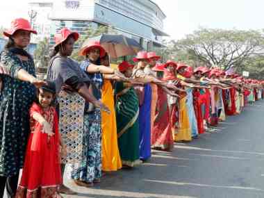 50 lakh-plus women participate in 620-km Vanitha Mathil in Kerala; 3 cops injured after BJP-RSS workers try to break women's wall 50 lakh-plus women participate in 620-km Vanitha Mathil in Kerala; 3 cops injured after BJP-RSS workers try to break women's wall