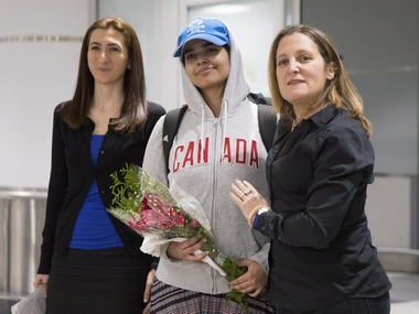 Rahaf Alqunun, teen from Saudi Arabia who fled country fearing abuse, reaches Toronto after Canada grants her asylum Rahaf Alqunun, teen from Saudi Arabia who fled country fearing abuse, reaches Toronto after Canada grants her asylum