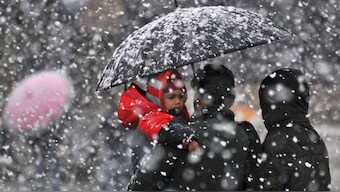 Record winter temperature, icy outbreaks and sudden warming to become more extreme