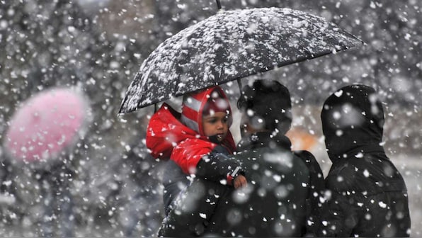 Record winter temperature, icy outbreaks and sudden warming to become more extreme