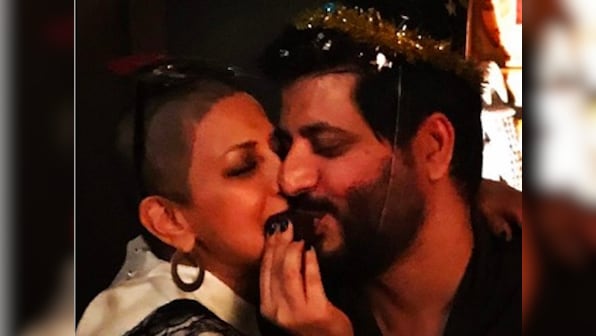 Sonali Bendre turns 44; husband Goldie Behl, friends Sussane Khan, Sonam Kapoor wish her on social media